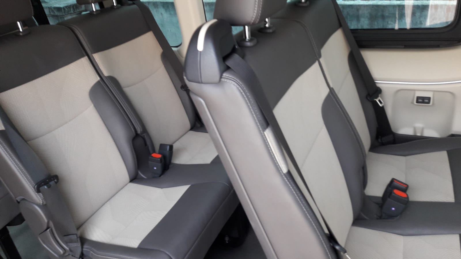 Van Toyota Hiace - asientos